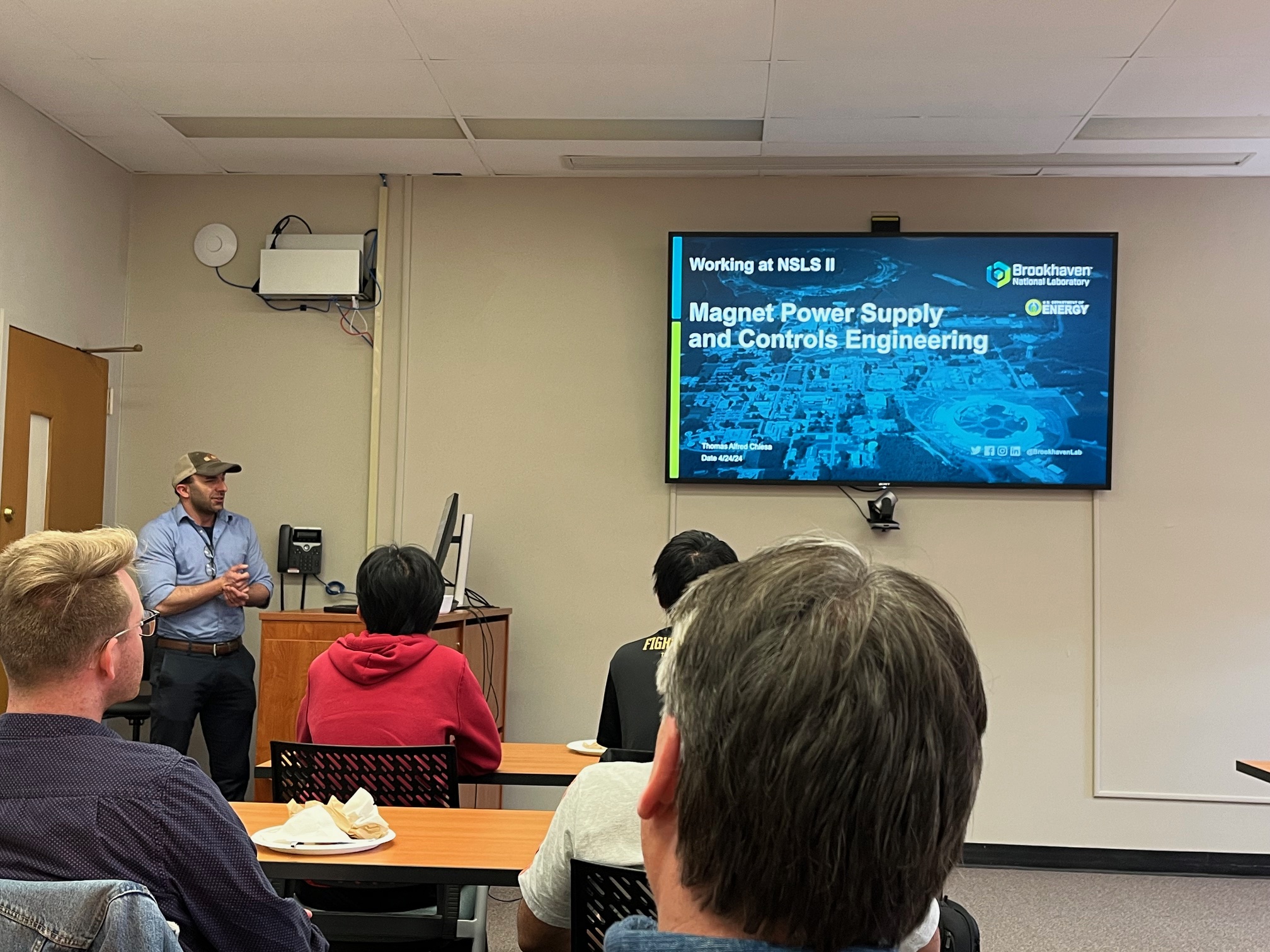 Thomas Chiesa talking to Lunch and learn students in classroom